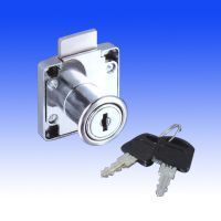 美力高五金制品廠-高要市金利鎮(zhèn)星西工業(yè)區(qū)-專業(yè)生產(chǎn)抽屜鎖、側(cè)面鎖、正面鎖、回爪螺母、麻雀臺、煙灰缸、七字吸盤板托系列-產(chǎn)品展廳